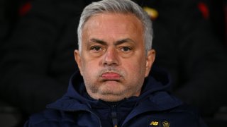 "Сядай си, че ти се смеят хората": Номерцата на "врага на футбола" Моуриньо писнаха на всички