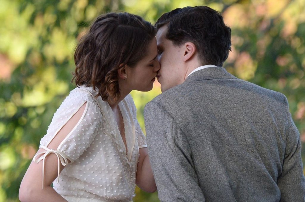 Café Society 
Филмът на Уди Алън, позициониран през 30-те години в Холивуд, ще открие фестивала утре и не е част от състезателната програма. В него участват Джеси Айзенбърг, Кристен Стюарт, Блейк Лайвли, Стив Карел, Кери Рорбах, Кори Стол, Джуди Дейв