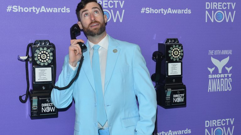 Скот Роговски 
 
Популярността му се дължи най-вече на това, че е водещ на HQ Trivia - мобилно приложение с викторина в реално време, която обещава парични награди на победителите. От началото на проекта през 2017 г. играта се превръща в мултимилионен феномен. Участниците трябва да се включат два пъти на ден в приложението, за да отговорят на 12 въпроса с различна степен на сложност. Играта дължи значителна част от популярността си на Скот Роговски, чийто хумор задържа интереса на участниците.
