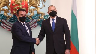Македонският премиер се срещна с президента и служебния премиер Стефан Янев