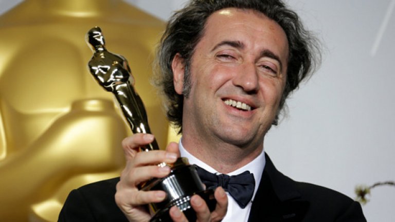 Наполи: Паоло Сорентино
Сорентино буквално дължи живота си Наполи. Още от малък е фен на „сините“, а когато е на 16 заминава за гостуване на Емполи, вместо на екскурзия със семейството си. Майка му и баща му умират от задушаване в семейната вила в Рокарозо, на около 140 км от Неапол. След като получава наградата за най-добър чуждоезичен филм на Академията за „Великата красота“ през 2014-а, Сорентино казва: „Благодаря на всичките ми вдъхновения – Федерико Фелини, Толкин Хедс, Мартин Скорсезе и Диего Армандо Марадона.“