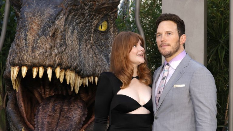 Актрисата твърди, че е изкарала повече пари от странични проекти от франчайза, отколкото от самите филми, където хонорарът ѝ е бил значително по-скромен от този на колегата ѝ Крис Прат.