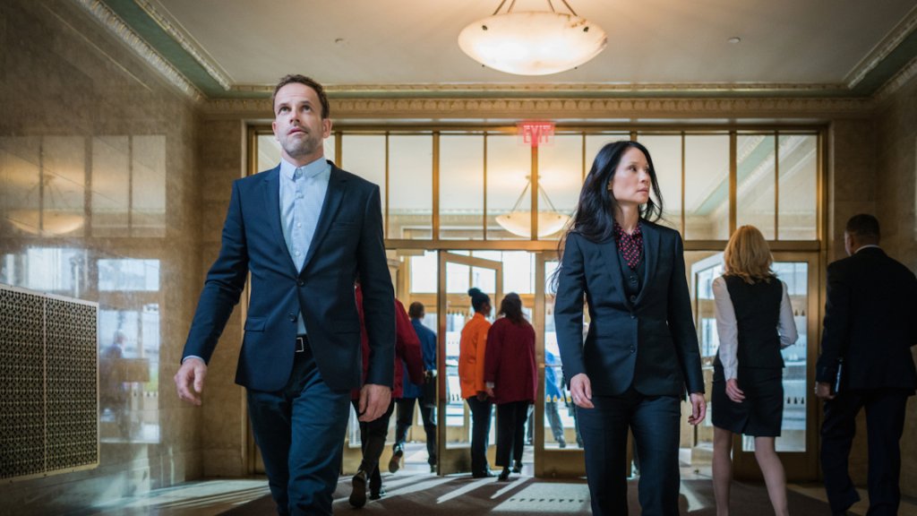 \"Elementary\" 
Преди време беше доста силен, но сега се изненадваме, че ще има 6 сезон, който най-вероятно ще е последен.