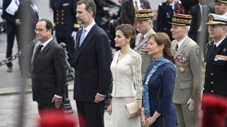 2048x1536-fit_president-francois-hollande-g-roi-felipe-vi-espagne-reine-letizia-ministre-ecologie-segolene-royal-lors-ceremonie-arc-triomphe-paris-2-juin-2015