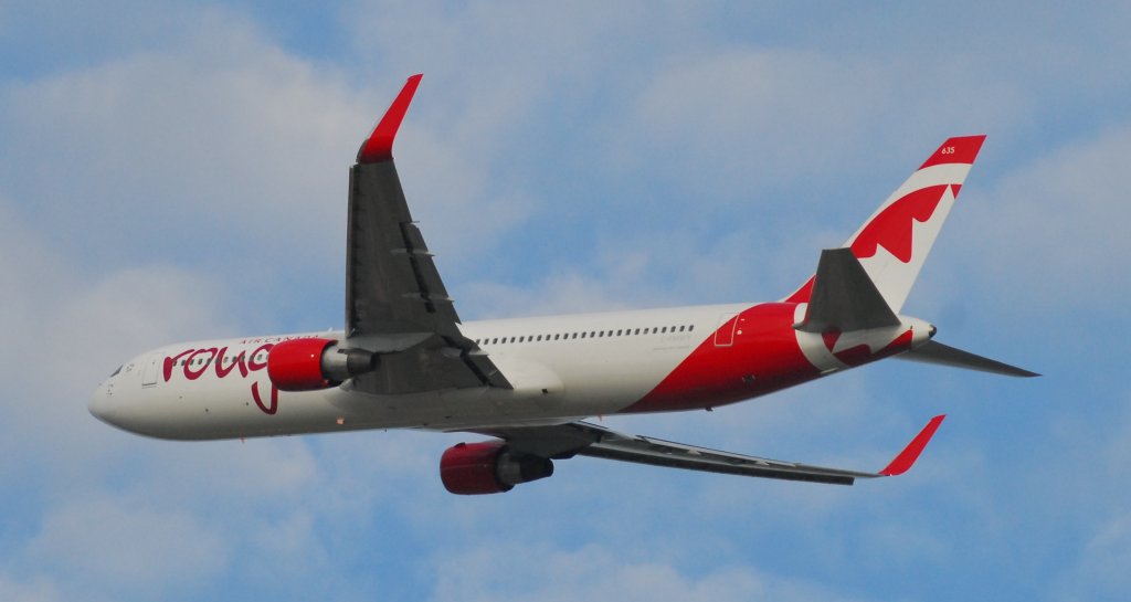Air_Canada_Rouge_Boeing_767-333-ER_-_C-FMWY_-_635_-_Flight_RV1904_from_YYZ_to_EDI_(14536907533)