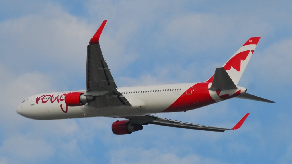Air_Canada_Rouge_Boeing_767-333-ER_-_C-FMWY_-_635_-_Flight_RV1904_from_YYZ_to_EDI_(14536907533)