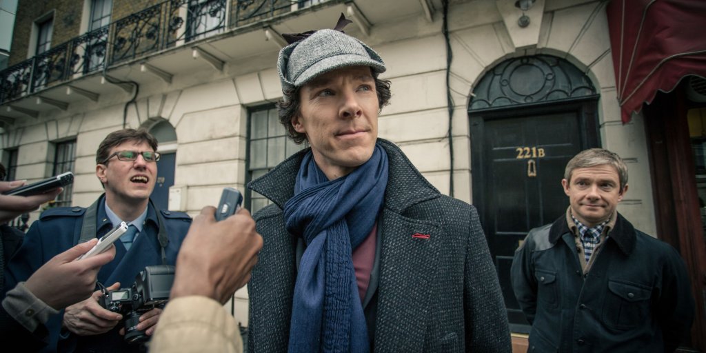 Sherlock

Легендарният герой на сър Артър Конън Дойл е игран от мнозина в продължение на цял век и ако мислите, че сериал по темата не може да ви изненада с нищо, то е защото не сте виждали физиономията на Бенедикт Къмбърбач, докато решава загадки. 