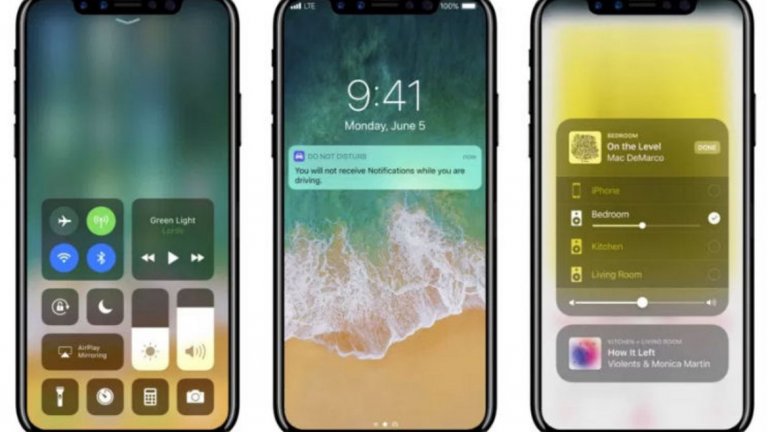 4. iPhone X 
Телефонът в чест на десетия юбилей на iPhone е най-луксозният и най-впечатляващ модел, който Apple са представяли някога. При това - идва с нов дизайн, който много фенове на марката очакваха от години. Високата цена не е новина, но Apple са се постарали да дадат всичко от себе си, за да оправдаят очакванията на потребителите. Настройките на екрана са много добри, камерата е чудесна, а свикването с новия дизайн на iOS 11 отнема не повече от ден-два. Това е телефонът, който с удоволствие можете да си подарите, ако смятате, че в края на годината заслужавате да се поглезите с нещо наистина висококласно. Стига да можете да си го позволите.