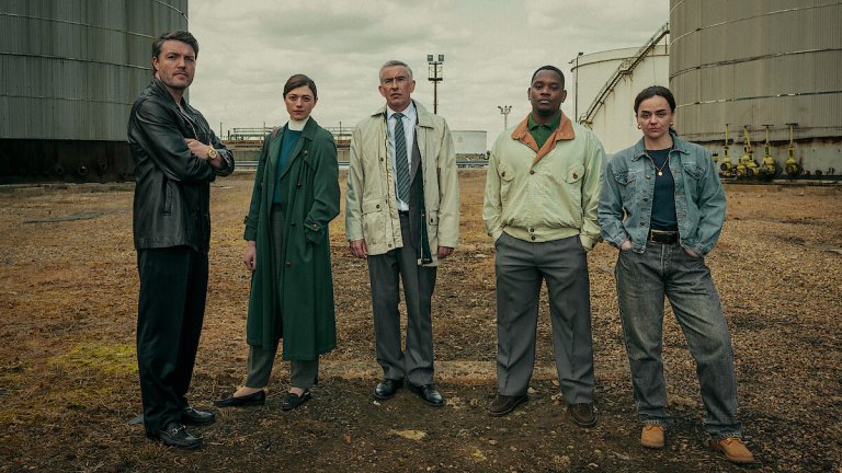 Legends, сезон 1

Къде: в Netflix

Британският крими сериал ни запознава със служители на митническото бюро, които са натоварени със задачата да разследват мистериозен случай, при който загиват група младежи. Първоначалните сведения сочат за употреба на свръхдоза наркотици, но тъй като сред загиналите е и дъщерята на министър, следствието не желае да се задоволи с това обяснение.