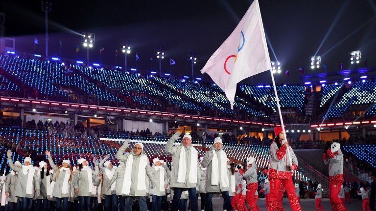169 руснаци ще се състезават под неутрален флаг, след като Международният олимпийски комитет (МОК) забрани на Русия да има своя делегация на Игрите.

