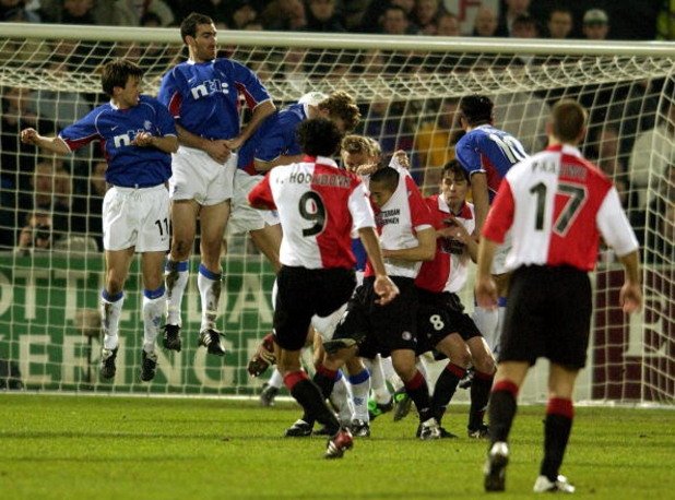 Пиер ван Хойдонк Започваме с един холандец, чиято кариера не успя да се развие. За двете си години във Фейенорд Ван Хойдонг отбеляза общо 52 гола, като беше основният мотор на холандците при триумфа им в Купата на УЕФА през 2002 година.