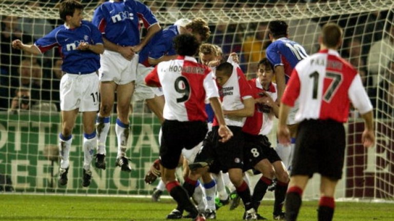 Пиер ван Хойдонк Започваме с един холандец, чиято кариера не успя да се развие. За двете си години във Фейенорд Ван Хойдонг отбеляза общо 52 гола, като беше основният мотор на холандците при триумфа им в Купата на УЕФА през 2002 година.