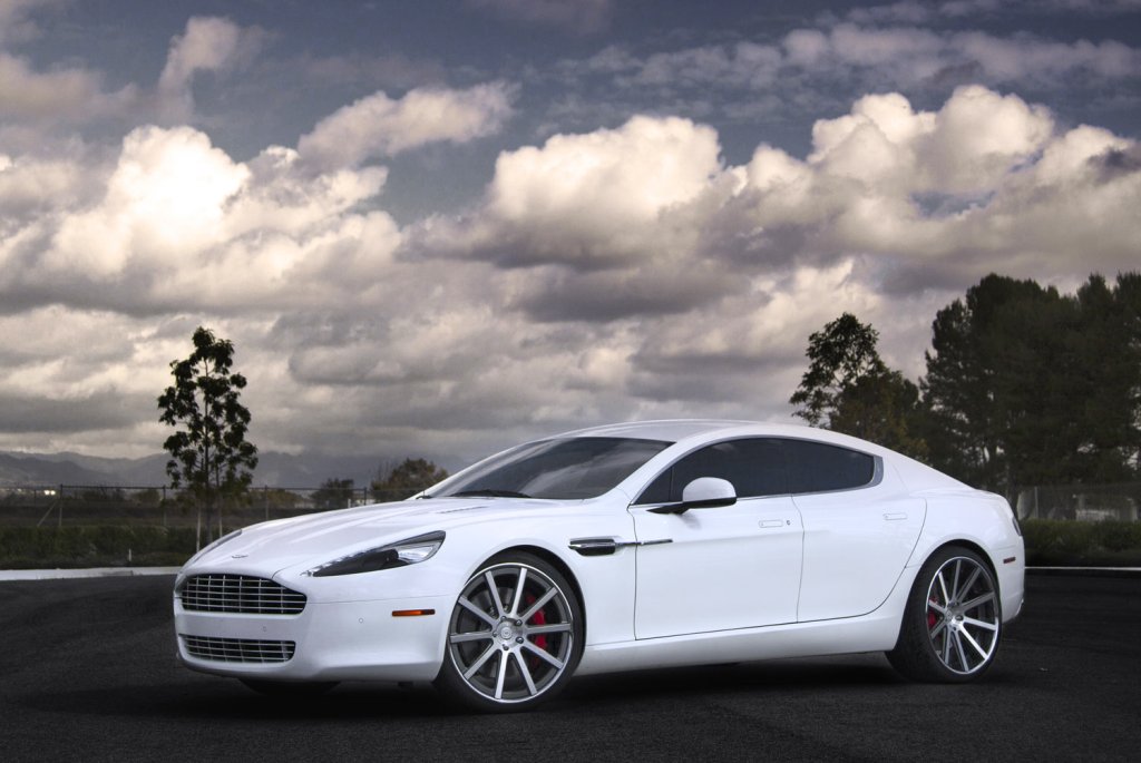 Aston Martin Rapide Fitted With 22 Inch DPE CSR10