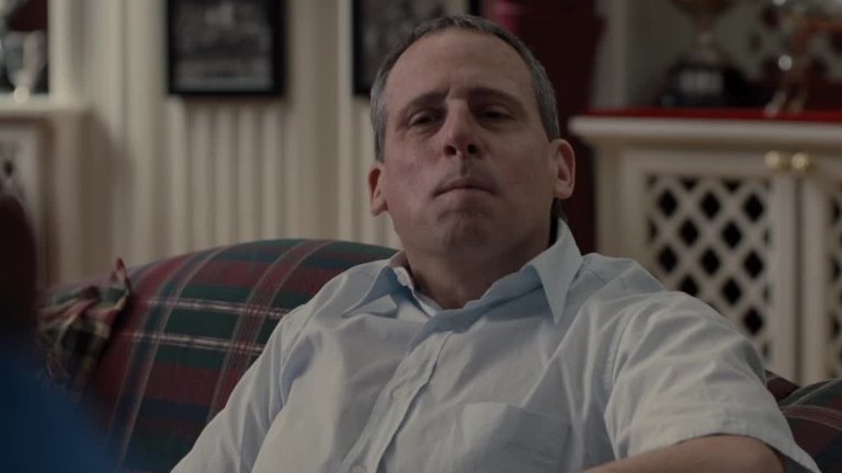 Стийв Карел, "Ловец на лисици"Стийв Карел, който знаем от съмнителни филми като „40-годишният девственик“ и от великия „Офисът“, влиза под кожата на реална личност - запален по борбата бизнесмен и милиардер със съмнителен морал Джон дю Понт. Дю Понт е безскрупулен до краен предел и не се притеснява да търгува както със стоки и активи, така и с хора и телата им. Самият Карел е преобразен до неузнаваемост за ролята си. 
„Ловец на лисици“ има пет номинации за „Оскар“, включително и за Карел като най-добър актьор в главна роля. Филмът е наличен в Apple TV.