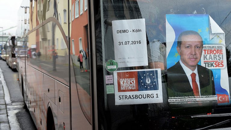 Автобус от Страсбург с "агитка" на Ердоган