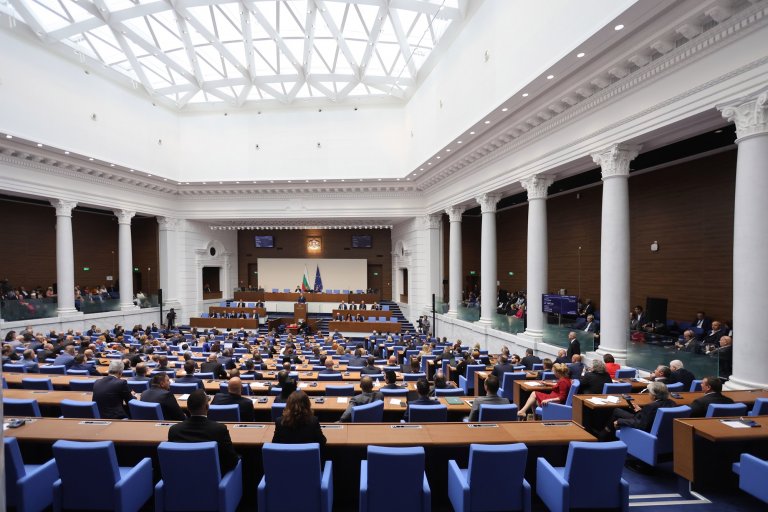 В ръцете на парламента е да избере нов обмудсман и зам.-омбудсман, както и да смени зам.-председателите на Сметната палата, чийто мандат е изтекъл вече от години. Дали това ще се случи в рамките на 50-ото Народно събрание обаче е крайно спорно. 