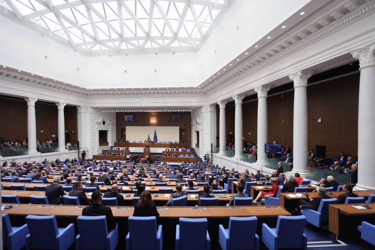 В ръцете на парламента е да избере нов обмудсман и зам.-омбудсман, както и да смени зам.-председателите на Сметната палата, чийто мандат е изтекъл вече от години. Дали това ще се случи в рамките на 50-ото Народно събрание обаче е крайно спорно.