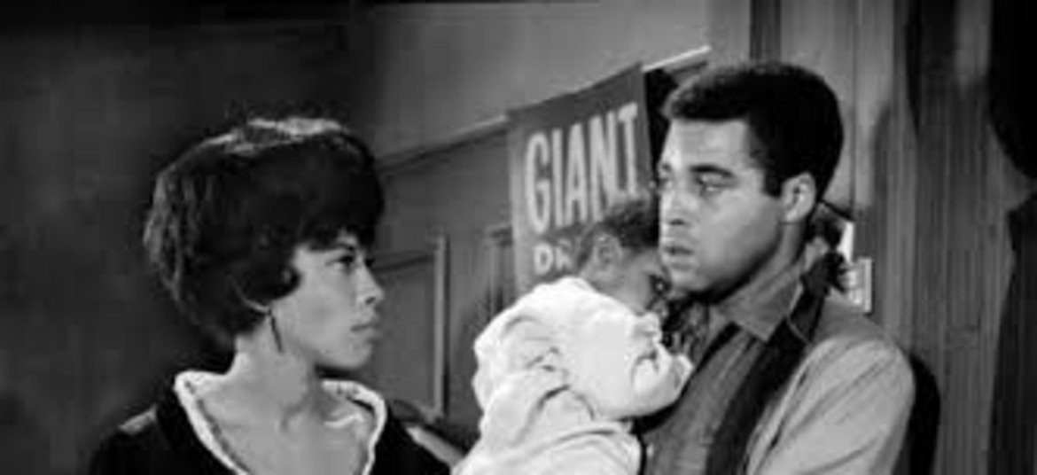 East Side/West Side, 1963
Сериалът се излъчва само един сезон, но за сметка на това успява да доведе до много промени на малкия екран. В него участва актрисата Сисели Тайсън - първата тъмнокожа жена с постоянна роля в праймтайм сериал. Епизодите винаги се занимават с актуални теми, като най-ярък пример е епизодът Who Do You Kill?, в който се разказва за тъмнокожа двойка, която губи детето си трагично и неочаквано. Сериалът се вглежда отблизо в темата за расизма и класовото разделение в Америка. Епизодът води до негативни реакции от страна на местни телевизионни станции, спонсори и зрители. Резултатът е, че до края на десетилетието много телевизионни програми отказват да се занимават със социални проблеми.