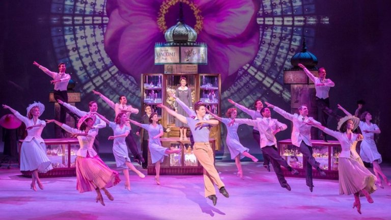 "Един американец в Париж" / An American in Paris: The Musical - 15 септември
Този бродуейски мюзикъл по едноименния филм на Metro Goldwyn Mayer ще бъде излъчван ексклузивно в Кино "Арена". Младият американски военен Джери търси успеха като художник в Париж - града на надеждата и възможностите. След случайна среща с красивата танцьорка Луце, градът става декор на техните чувства - едно вълшебно място на романтика, приятелство и живот след Голямата война. С музиката на Джордж Гершуин, зашеметяващи костюми и удивителна хореография, този мюзикъл си заслужава рекорда от 28 петзвездни рецензии от критиката. А на 15 септември "Един американец в Париж" се пренася от театъра West End в Лондон на кино екраните по света.