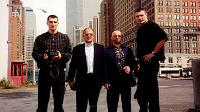 „До 1999-а Киев бе разделен на няколко територии, които се владееха от различни криминални групировки. Рибката, Черепа, Киселия... Ами Кличко? Нека ме съди, ако иска! Виталий Кличко беше от хората на Рибката. Кличко знаеше как да бие здраво. Занимаваше се с кикбокс, който винаги е привличал криминалните контингенти. Той беше много близък до Рибката – едър бизнесмен и по онова време лидер на организирана престъпна група. Рибката даде 200 хиляди долара, за да промотира Кличко. Така започна кариерата му в Германия.“