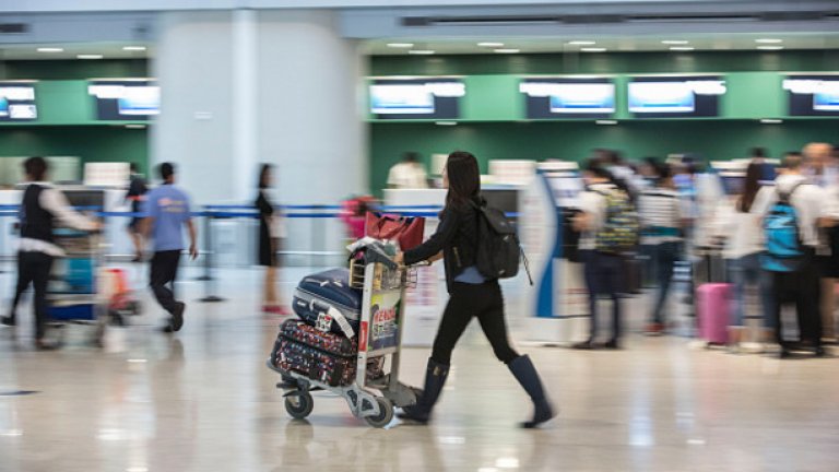 Трудно е да си патриот, когато чакаш с други българи на летището в Болоня