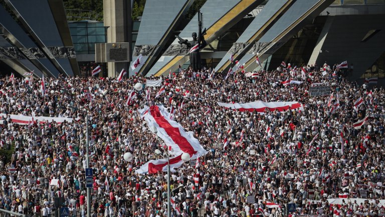 Над 100 хил. души на най-големия протест срещу Лукашенко досега