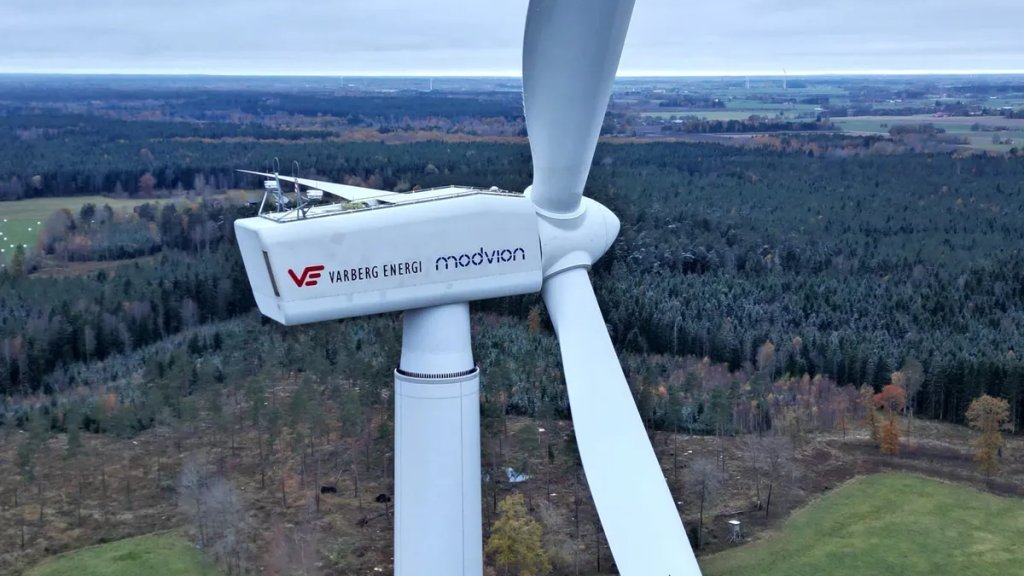 world-s-tallest-wooden-wind-turbine-l