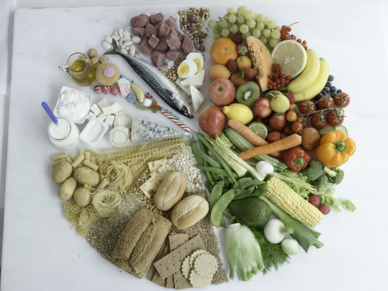 Около 50% от храната трябва да са въглехидрати, 30% - белтъчини, и 20% - мазнини.