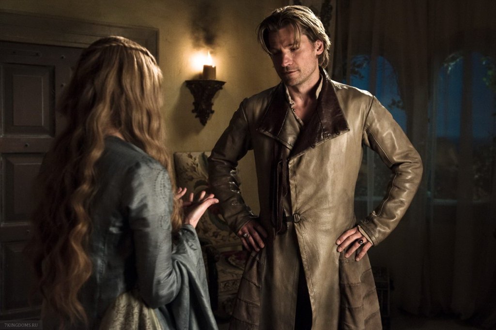 Game of Thrones
Церсей и Джейми Ланистър
Още от първия си епизод сериалът ни хвърли в дълбокото, разкривайки как студената кралица Церсей изневерява на края с...брат си. Едва ли има нещо по-малко ужасяващо от инцеста, но въпреки това отношенията