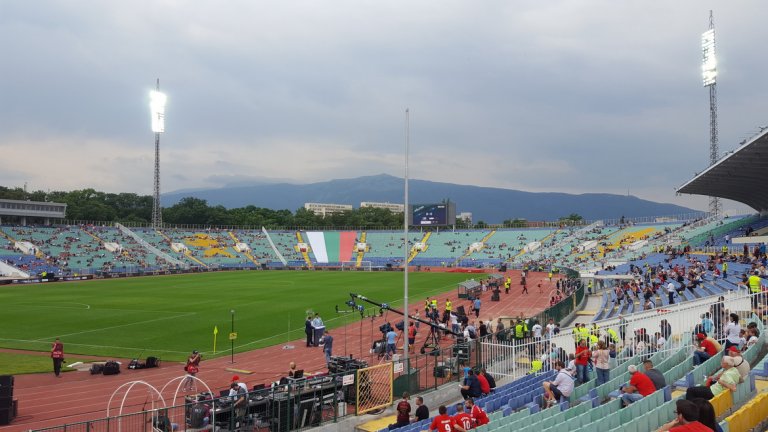 София днес e една от малкото европейски столици, които разчитат на овехтял и демодиран национален стадион като „Васил Левски”.