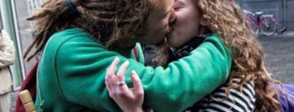 kiss