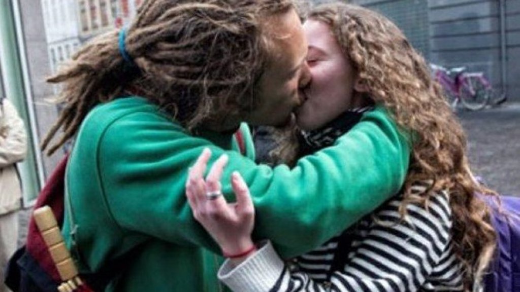 kiss