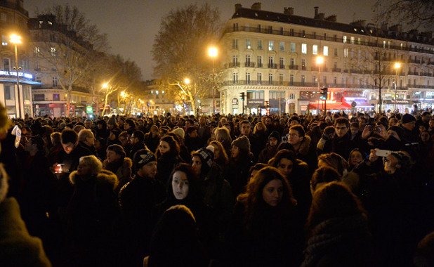 На шествието в Париж присъстваха хиляди