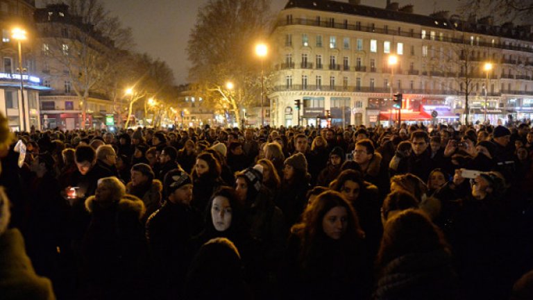 На шествието в Париж присъстваха хиляди