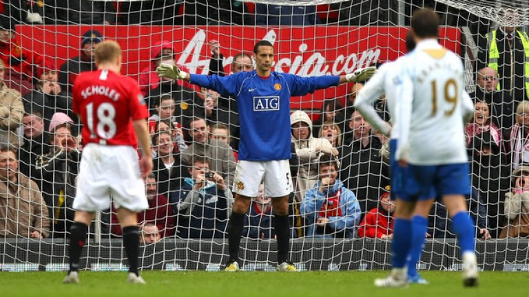 Фърдинанд на врата за Манчестър Юнайтед през 2008 г. Томаш Кушчак бе изгонен в 1/4-финала от ФА Къп срещу Портсмут, който впоследствие Юнайтед загуби.