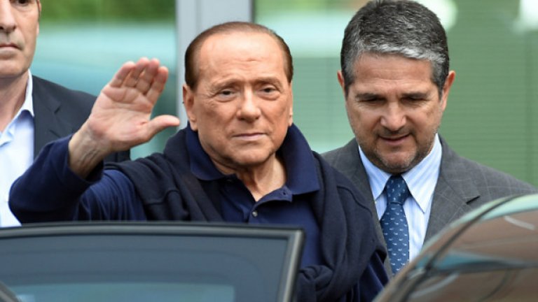 В последните месеци Берлускони води социална кампания, чрез която да бъде показван близо до хората