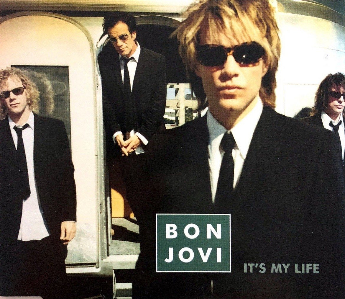 Bon Jovi - It's My Life
Има ли въобще някой, който да не е чувал тази песен на Bon Jovi. Дори и в най-затънтените дискотеки винаги ще се намери време за един бърз It's My Life, който да призове всички наоколо да грабнат мига и да му се насладят максимално, защото ако не сега - кога?