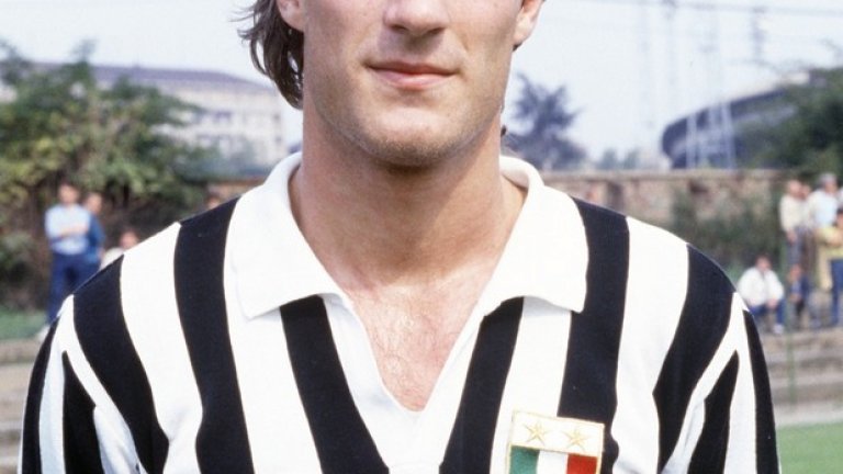 Михаел Лаудруп – в Ювентус вместо в Ливърпул
Датчанинът направи голяма кариера в някои от най-големите клубове в света, сред които можеше да е и Ливърпул. Точно когато Лаудруп е щял да подпише 3-годишен договор обаче, от Ливърпул са настояли за още една година, той отказал, а от Ювентус са реагирали и са го отмъкнали. Лаудруп успя да спечели Серия А с Юве, преди да заиграе в Барселона, а после и в Реал Мадрид.